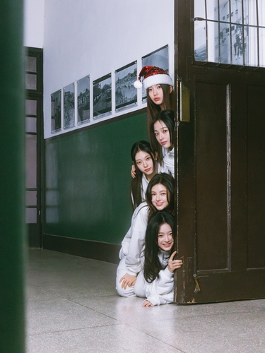 La imagen, sin fechar, proporcionada por ADOR, muestra a la banda femenina de K-pop NewJeans. (Prohibida su reventa y archivo) 