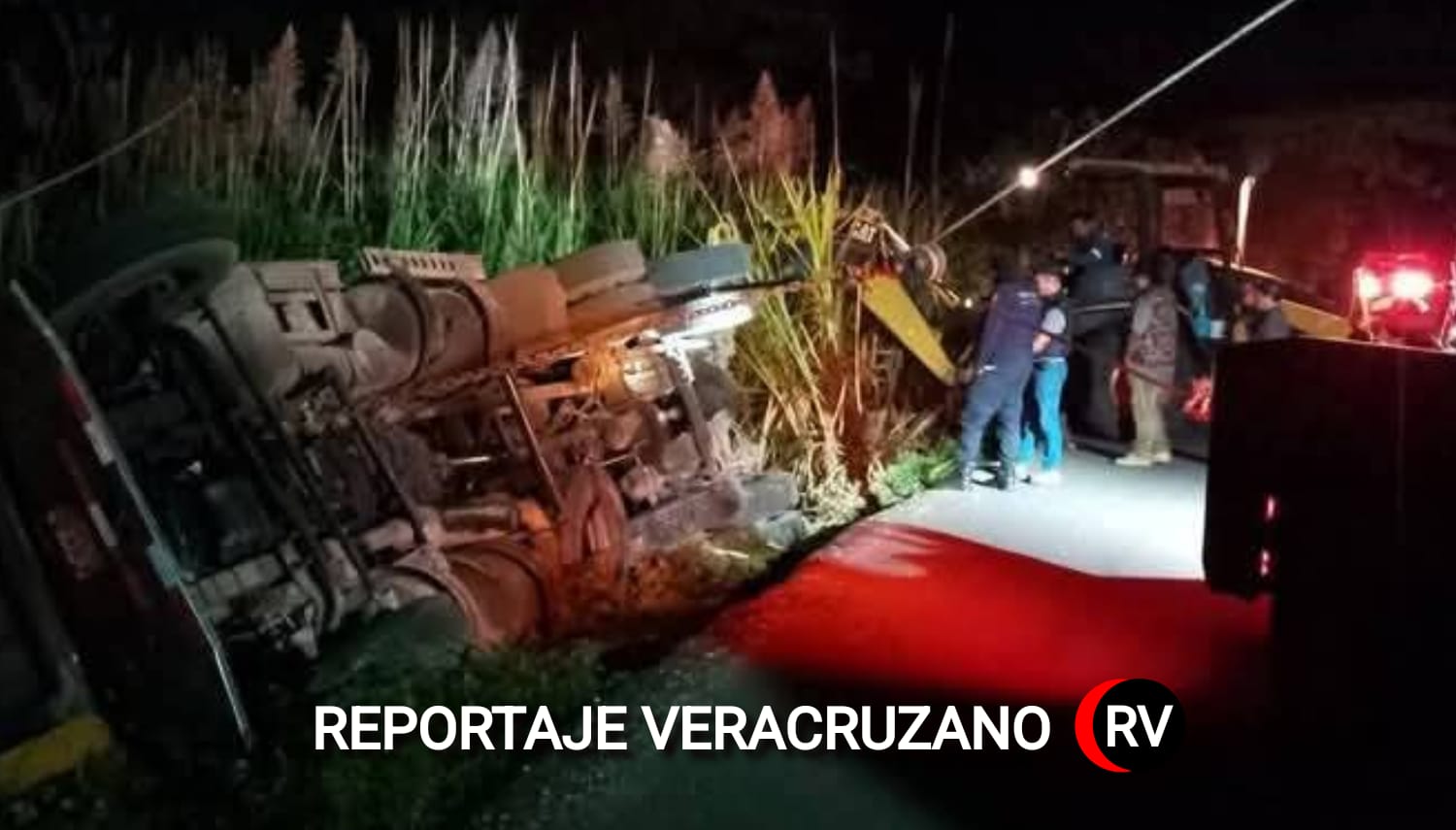 Conductor Ebrio Provoca Aparatosa Volcadura de Camión de Volteo en Córdoba