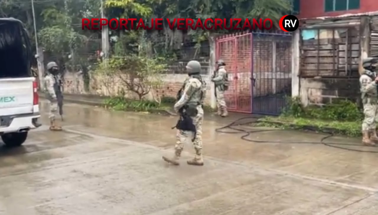 Operativo policíaco desmantela presunta venta de huachicol en Poza Rica