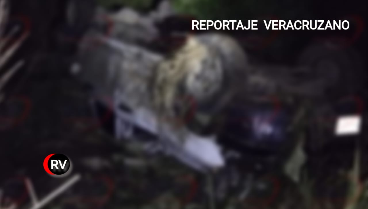 Policías ministeriales ebrios vuelcan vehículo oficial en Lerdo de Tejada; se reportan dos heridos