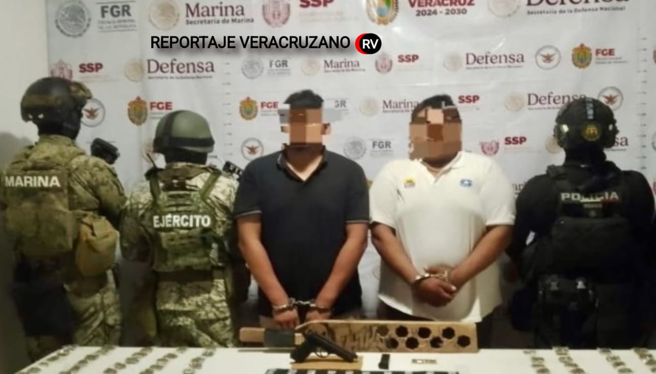 Golpe al crimen en Papantla: Detienen a dos sujetos con droga y arma de fuego