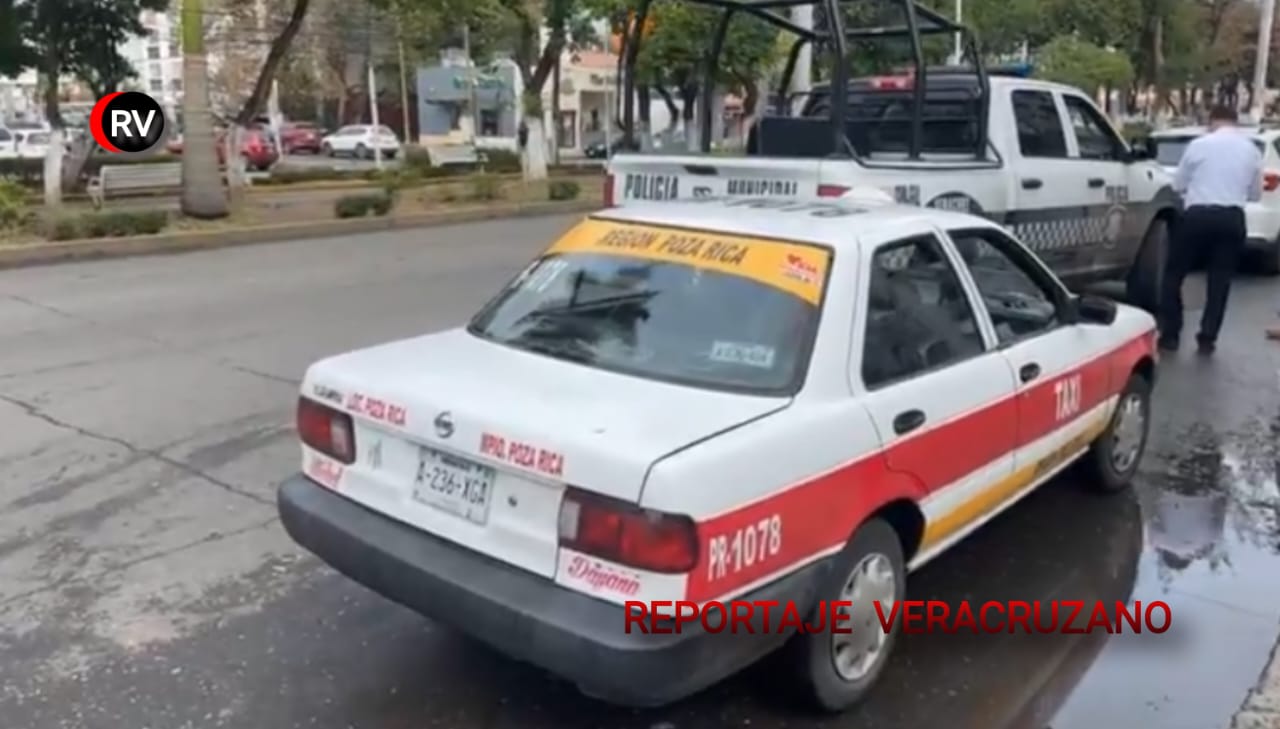 Patrulla de Cazones protagoniza choque contra taxi en Poza Rica