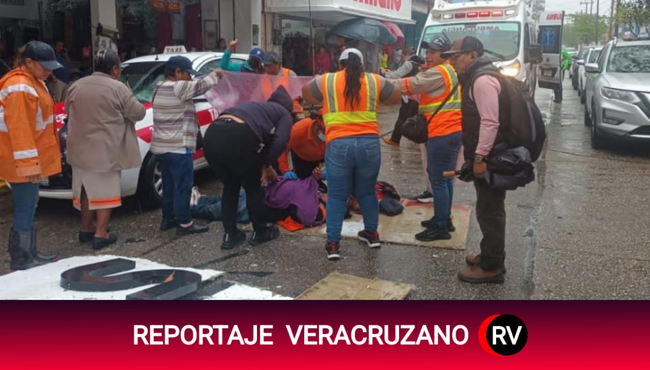 Trabajadora de Limpia Pública resulta lesionada tras la caída de un anuncio en Coatzacoalcos
