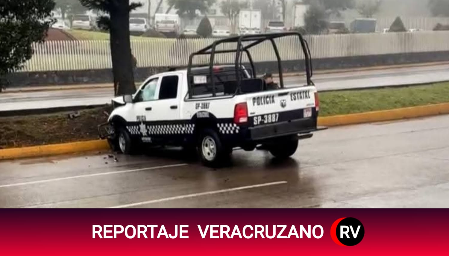 Patrulla de la Policía Estatal choca en la avenida Lázaro Cárdenas, Xalapa