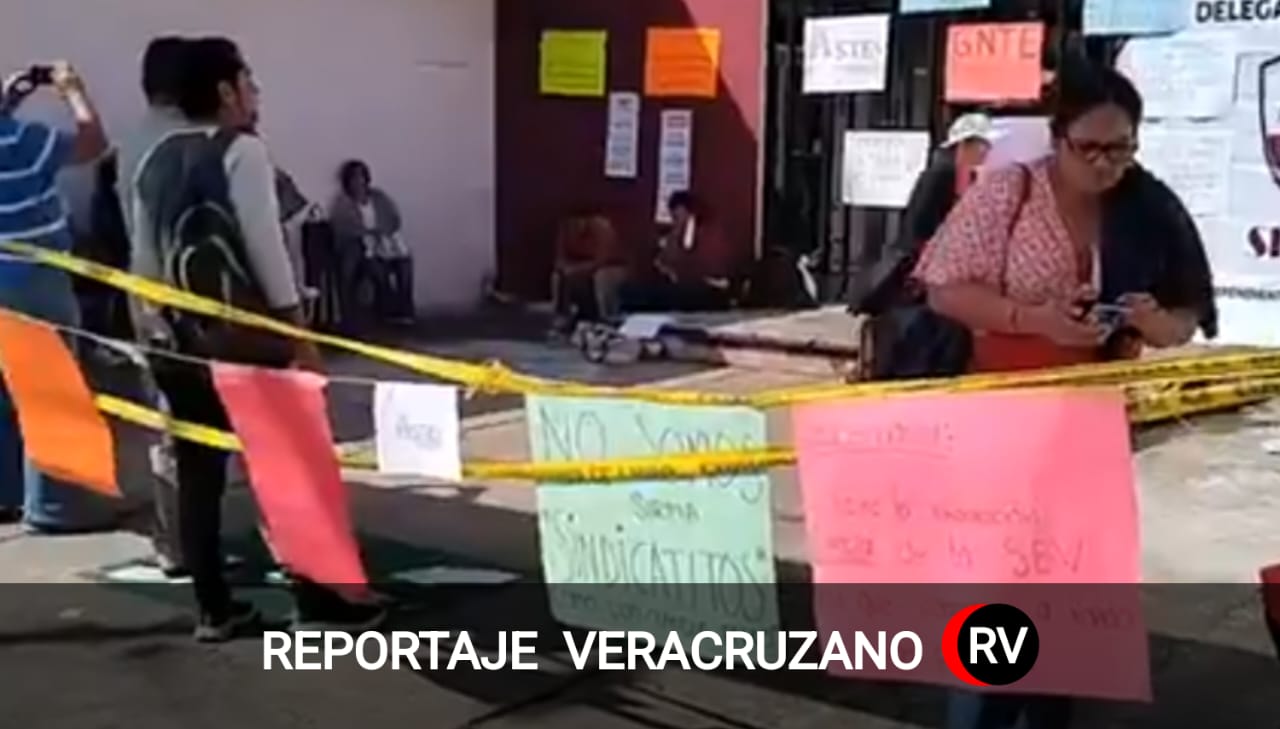 ¡El caos educativo en Veracruz se intensifica! La SEV, paralizada por protestas mientras Claudia Tello sigue muda