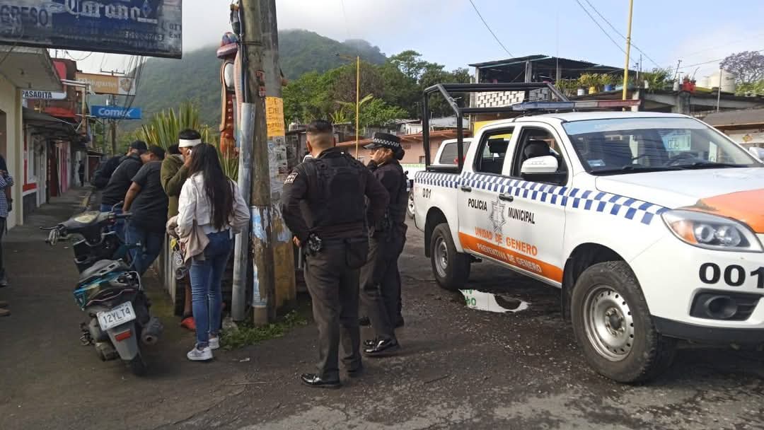 Motociclista impactado por automóvil en Chocamán termina contra un autobús