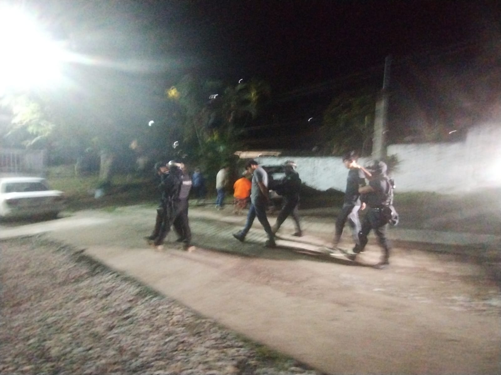 Cateo en casa de seguridad en Papantla: cinco detenidos y decomiso de drogas y equipo táctico