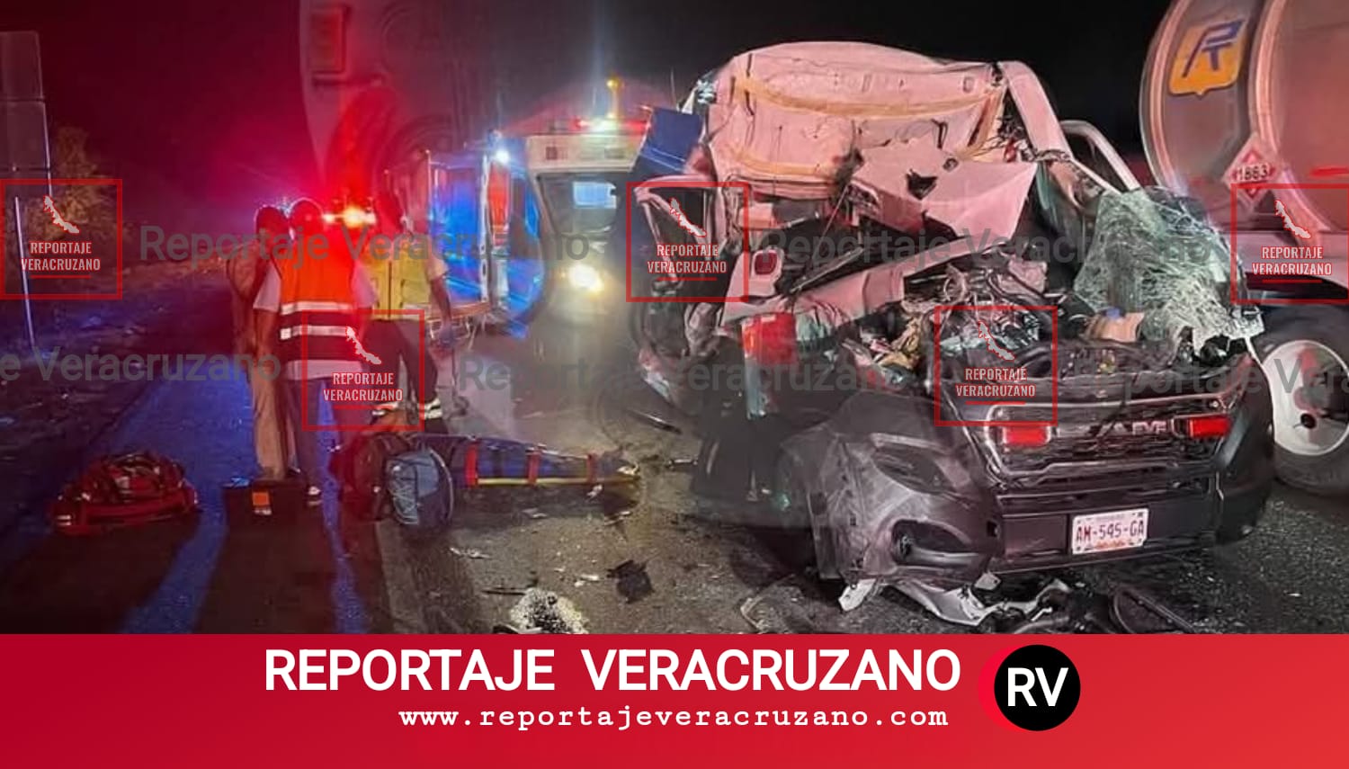 Choque catastrófico en la autopista Cosoleacaque–La Tinaja: ambulancia del IMSS queda destruida tras impacto con torton