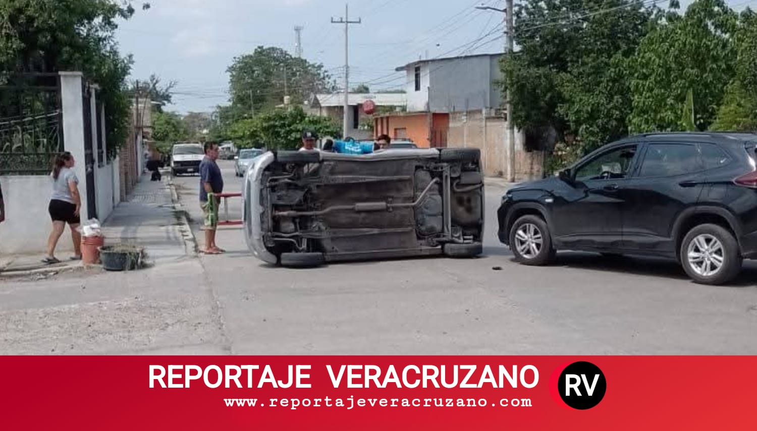 Choque sacude a la colonia Revolución Mexicana en Pánuco; sin heridos, pero con saldo de negligencia