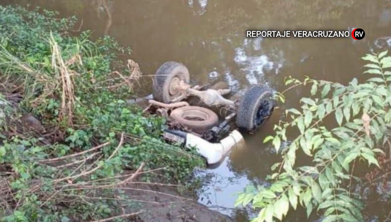 Tragedia en Playa Vicente: Conductor pierde la vida al caer de un ...