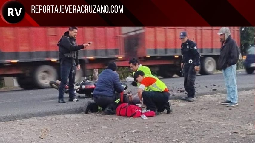 Accidente en la carretera federal Yanga-La Tinaja: motociclista choca contra tractor