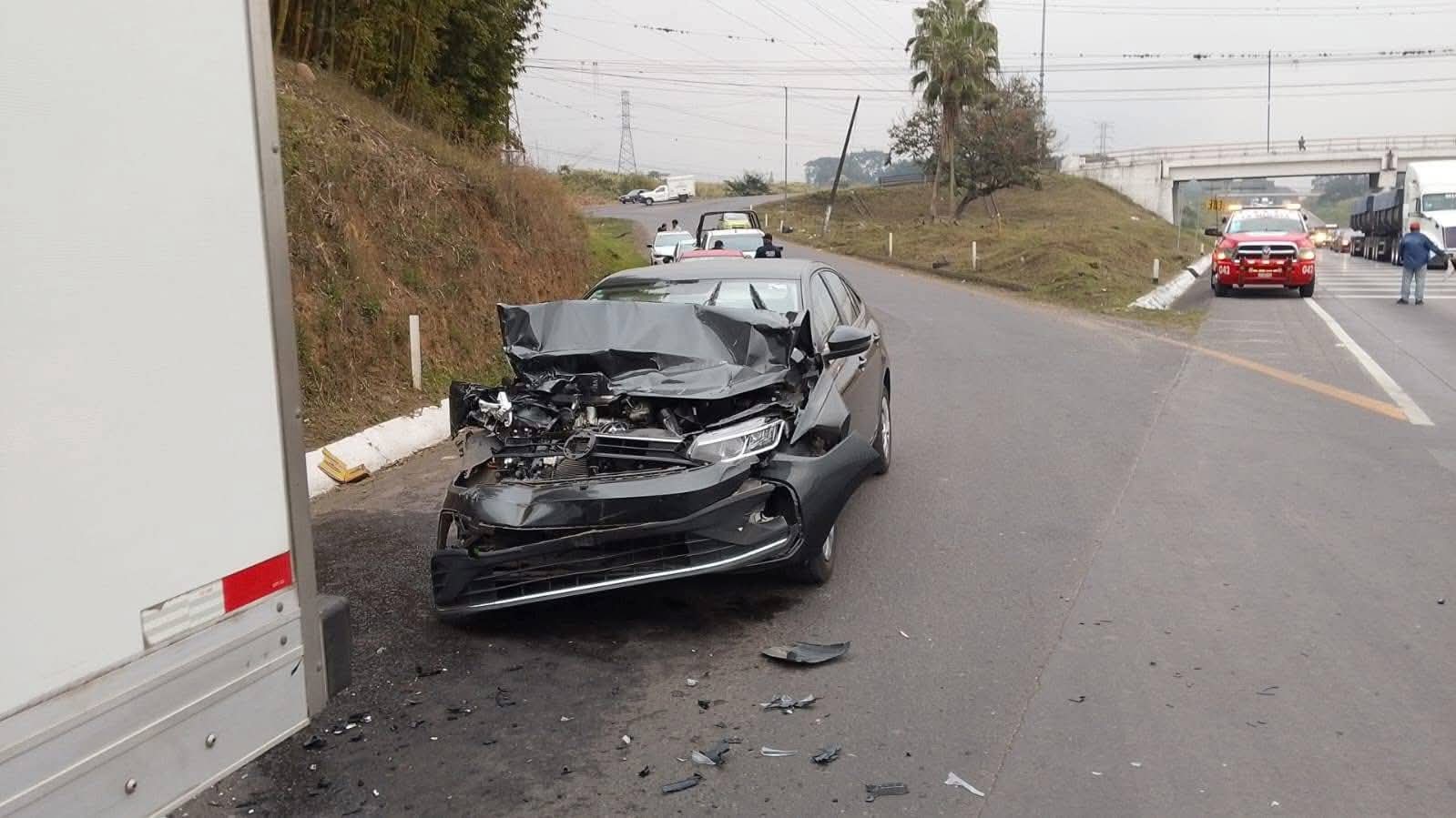 Colisión por alcance provoca afectaciones menores en la autopista, a la altura de Amatlán