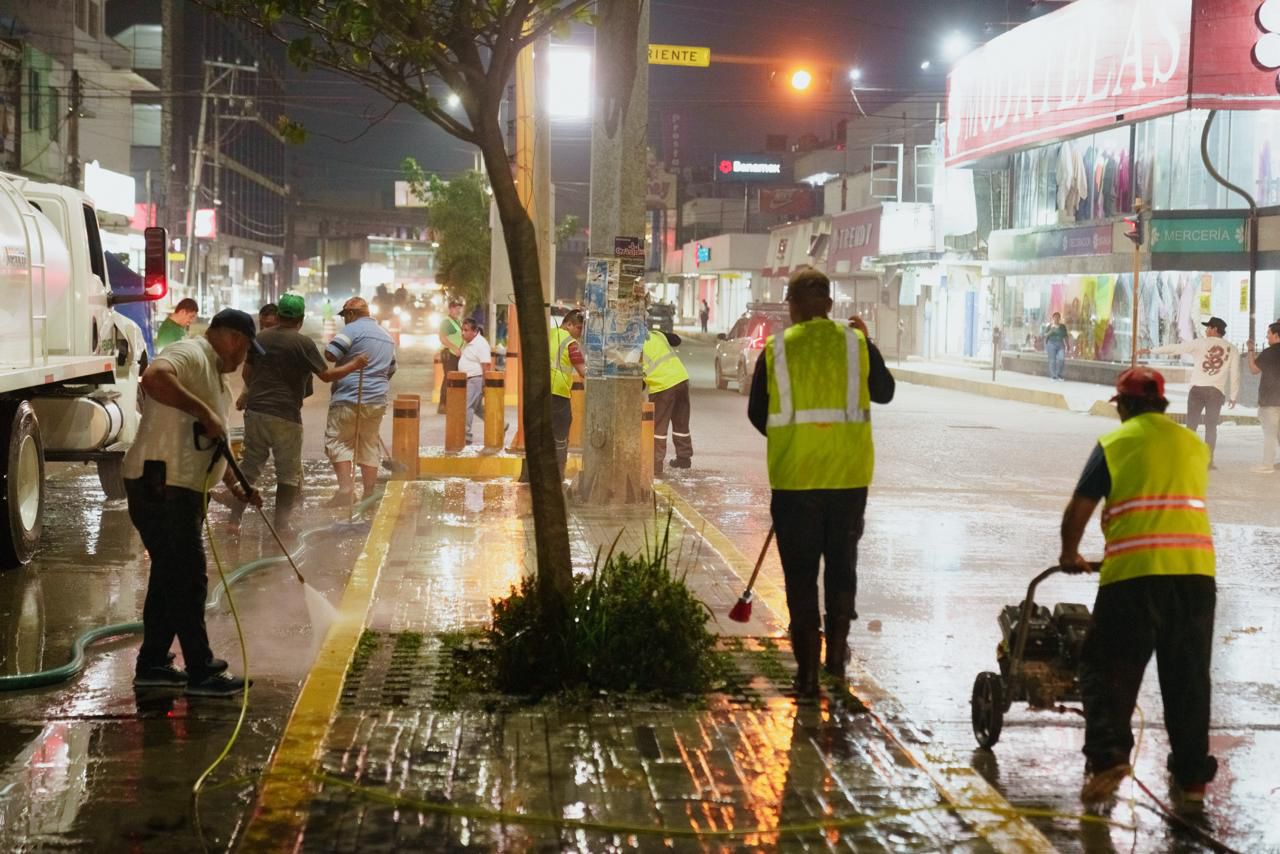Gobierno de Poza Rica realiza acciones de higiene y limpieza en el primer cuadro de la ciudadLa limpieza es una responsabilidad compartida