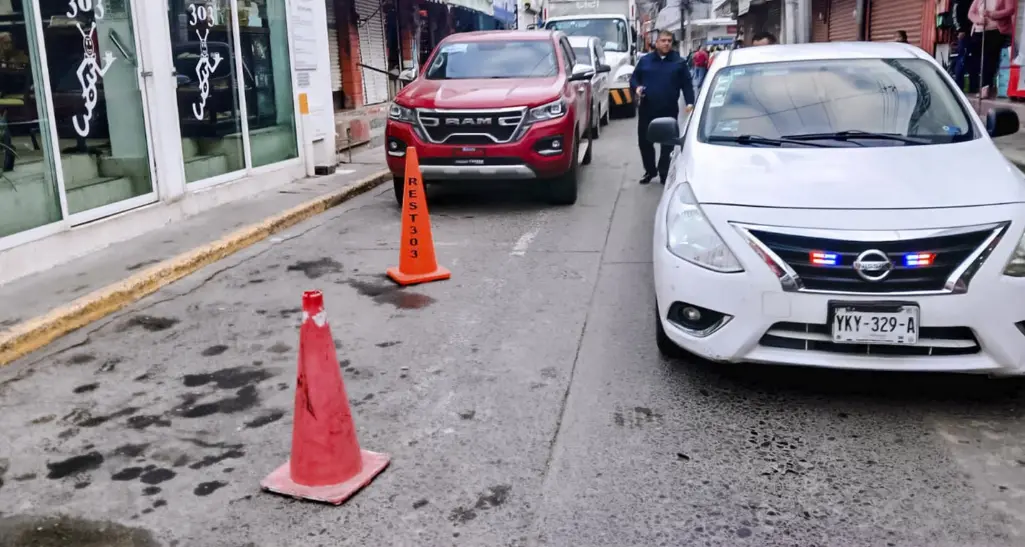 Ayuntamiento de Tuxpan retira objetos que obstruían la vialidad en el centro de la ciudad