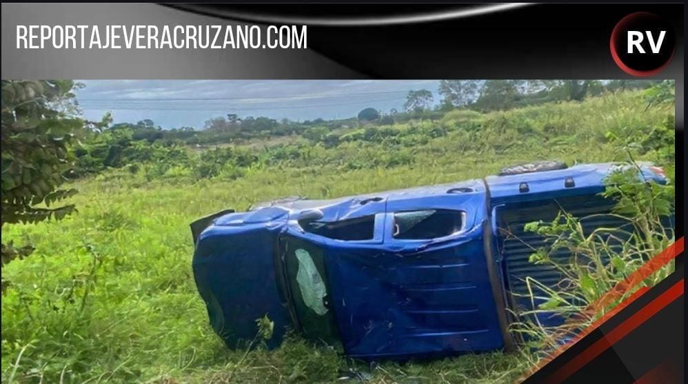 Aparatosa volcadura en la Tuxpan–Tampico deja solo daños materiales