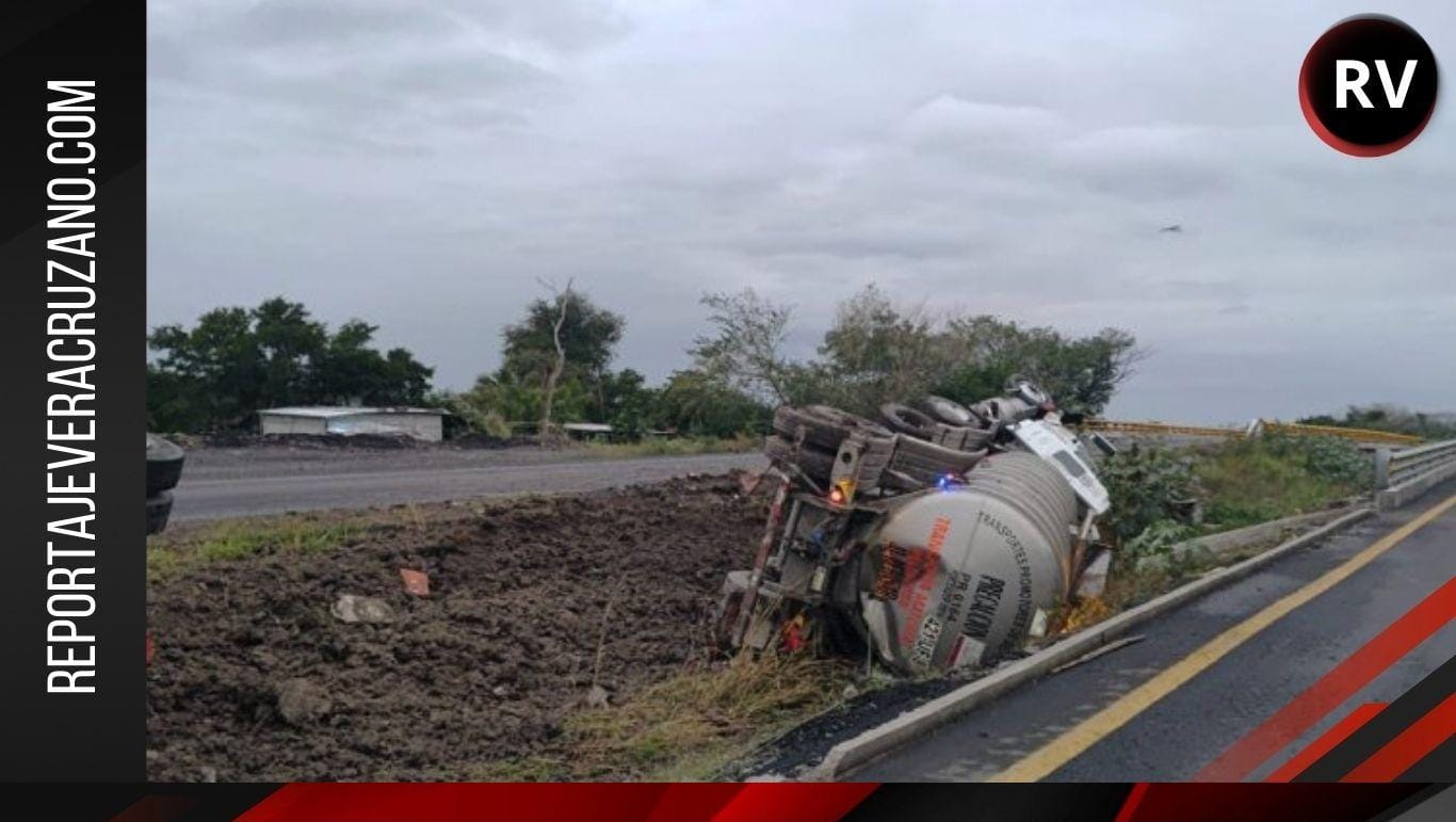 Cierre total en la autopista La Tinaja-Cosoleacaque tras aparatoso accidente