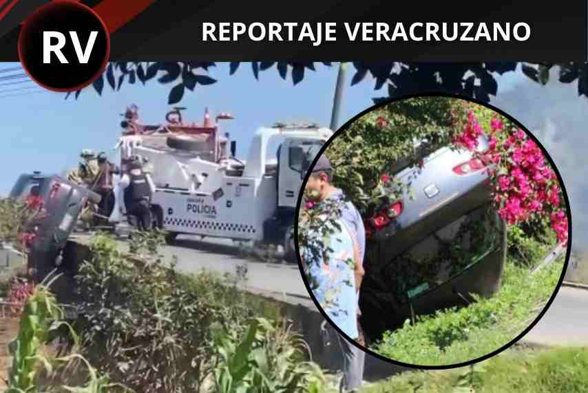 Auto cae a desnivel en puente de Rincón Grande en Orizaba; tres mujeres resultan ilesas