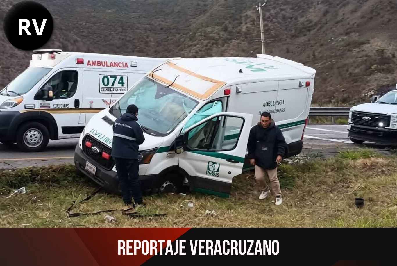 Vuelca ambulancia del IMSS en el tramo Mendoza-Maltrata; cuerpos de emergencia se movilizan