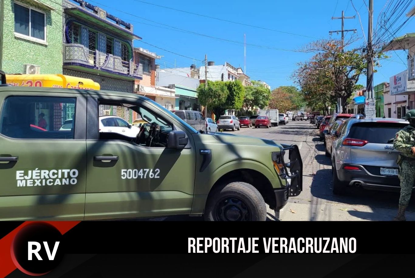 Fuerzas Federales sitian la calle Juan Enríquez en el centro de Veracruz; ejecutan cateo