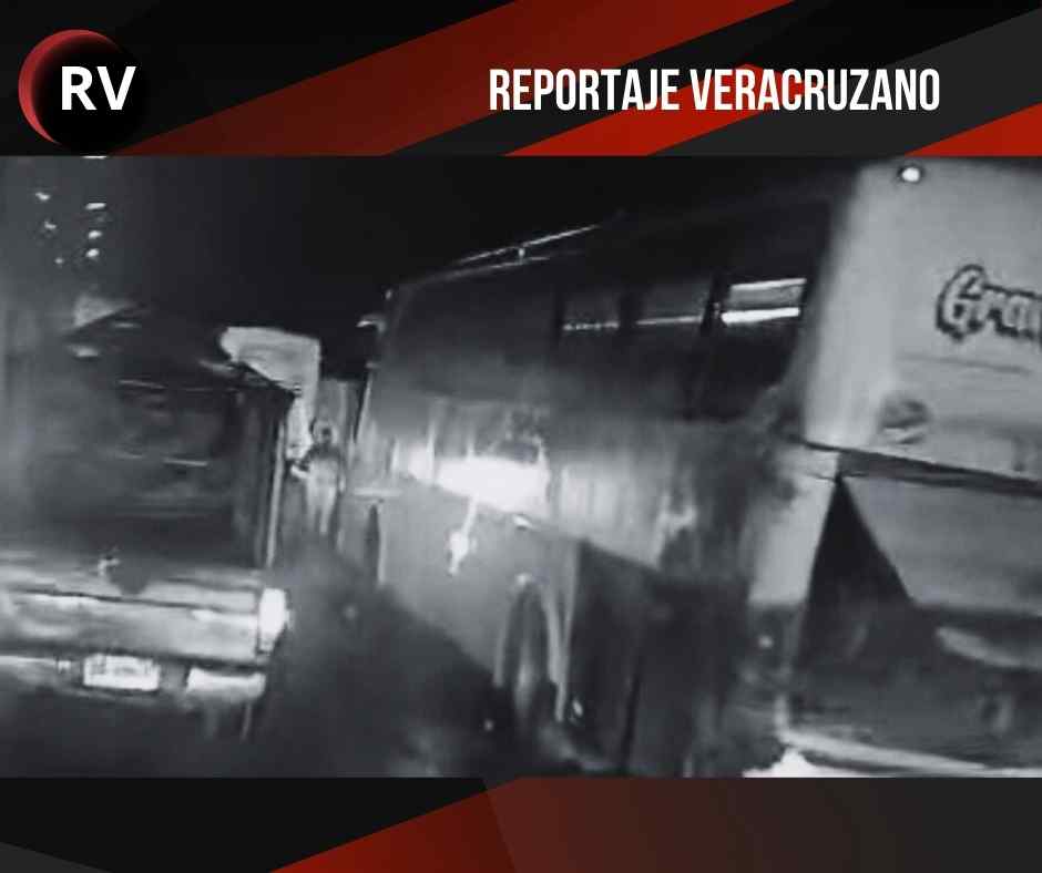 Colisión entre autobuses en el Puente de Metlac deja múltiples lesionados