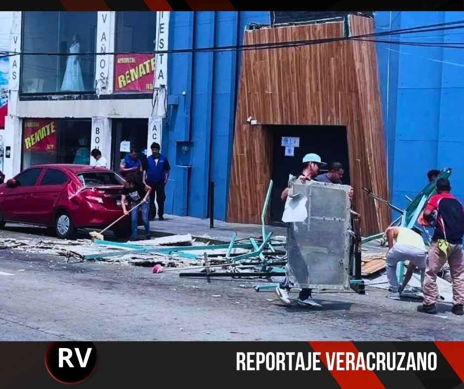 Colapsa parte del techo en conocido centro nocturno de Veracruz