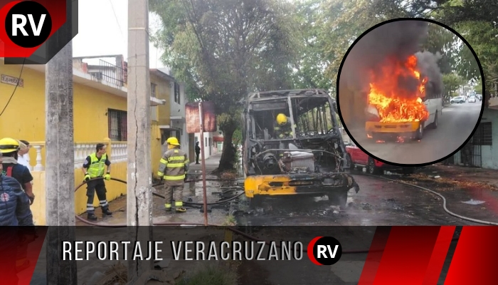 Evacúan a tiempo: incendio consume autobús urbano en Boca del Río sin dejar heridos