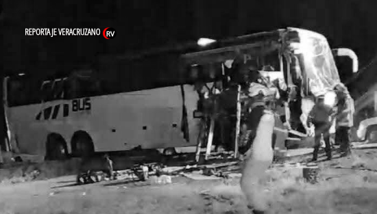 CARRETERA DE LA MUERTE: AUTOBÚS QUE SALIÓ DE TANTOYUCA TERMINA EN TRAGEDIA CON DOS FALLECIDOS Y 13 HERIDOS